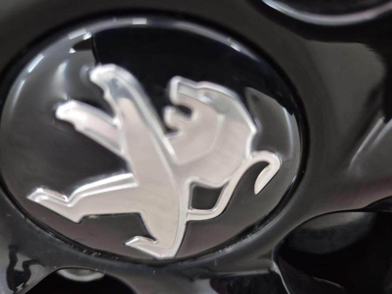 PEUGEOT e-208 GT 350 50 kWh photo