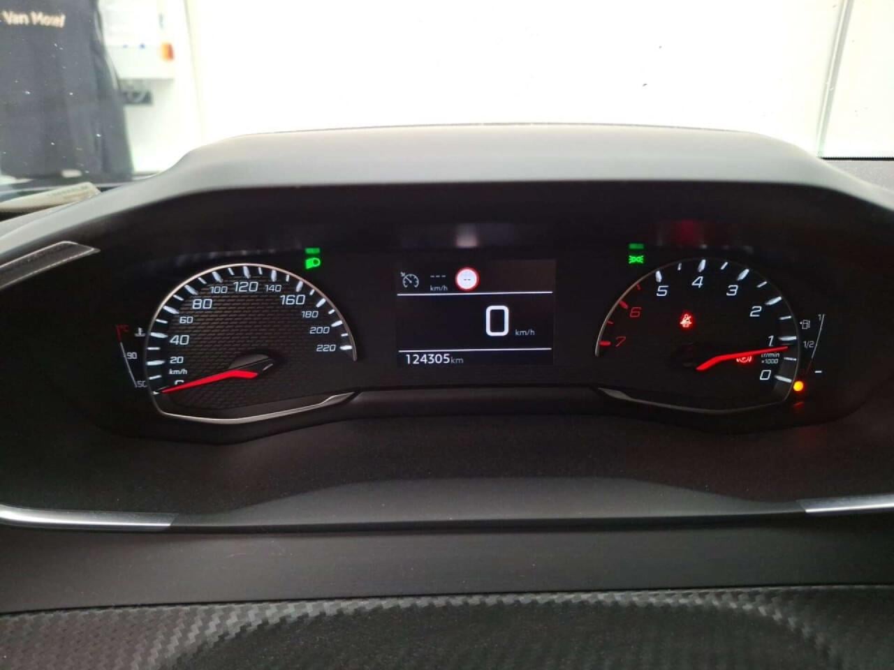 PEUGEOT 2008 1.2 PT Allure photo