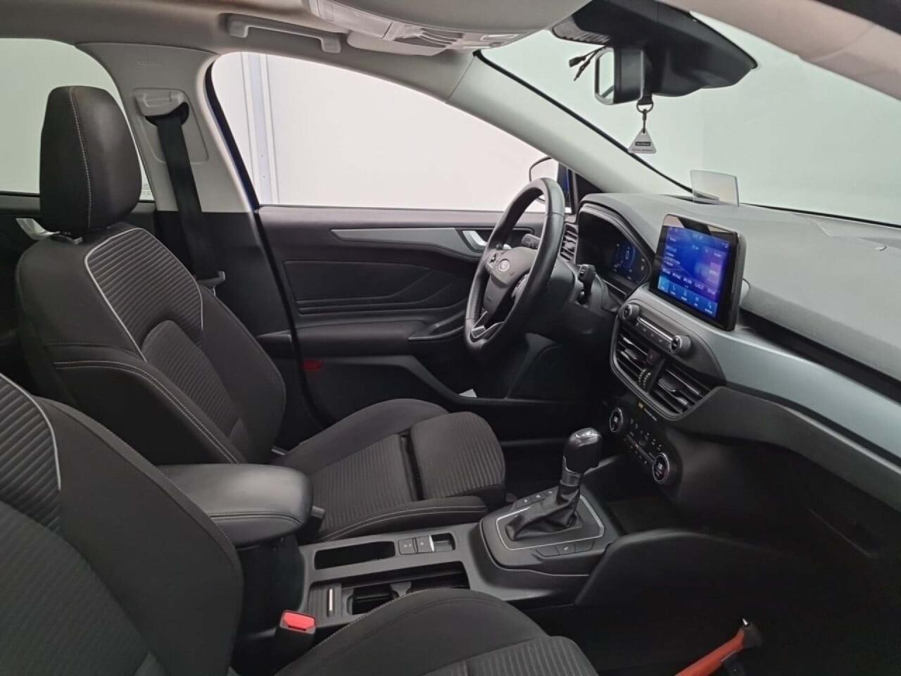 FORD Focus Wagon 1.0 EBH Titanium Style AUT. photo