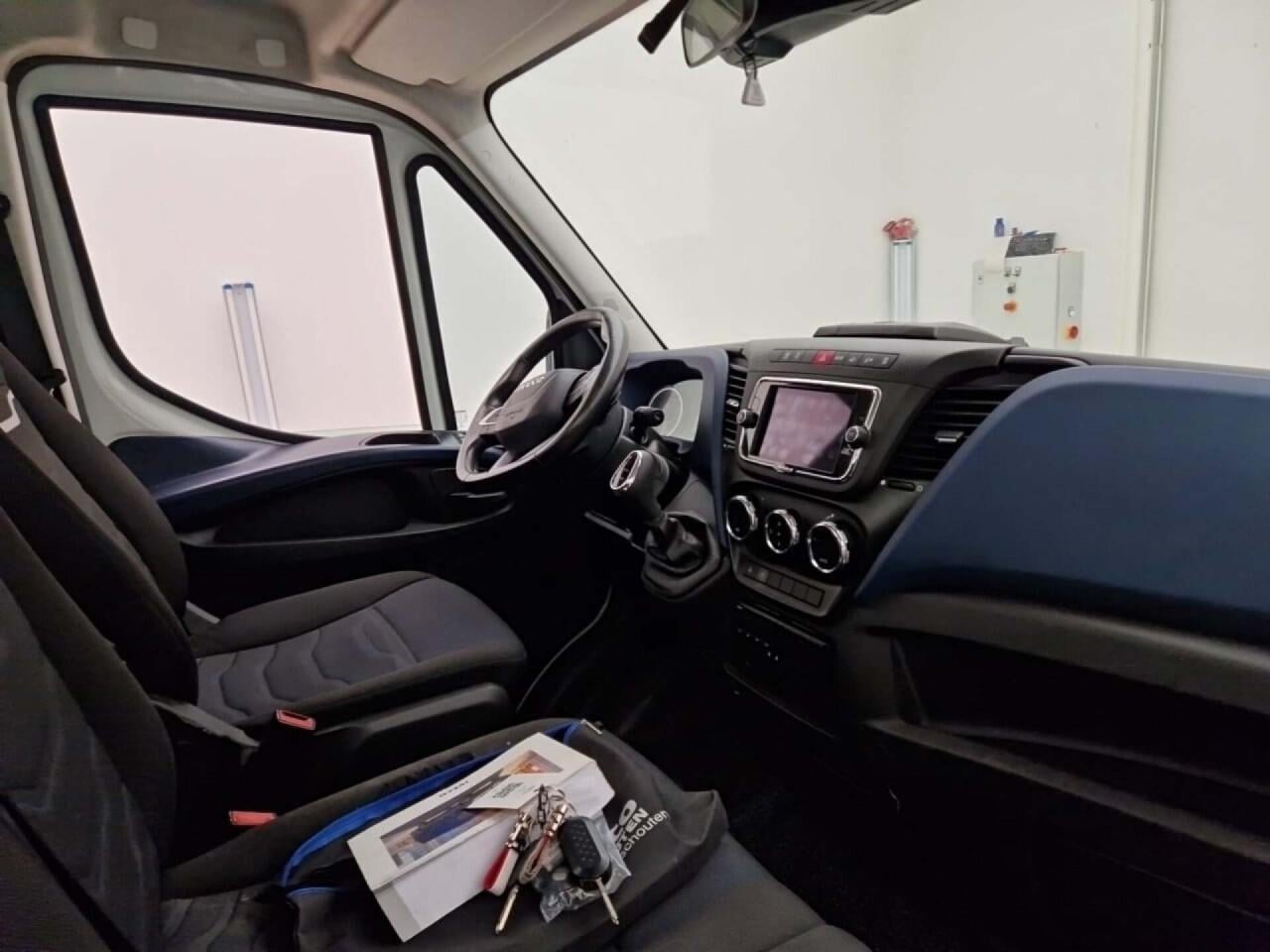 IVECO Daily 3.0 D Hi-Matic Pick up AUT. photo