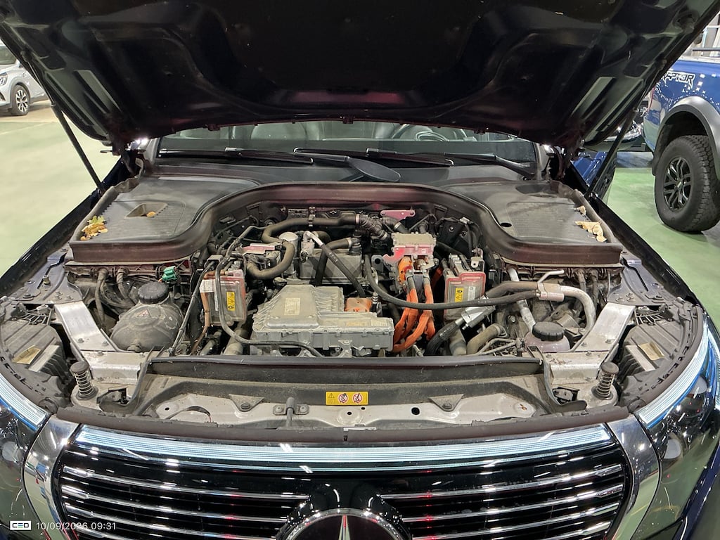 MERCEDES-BENZ EQC 80 kWh EQC 400 4-Matic Business Solution photo