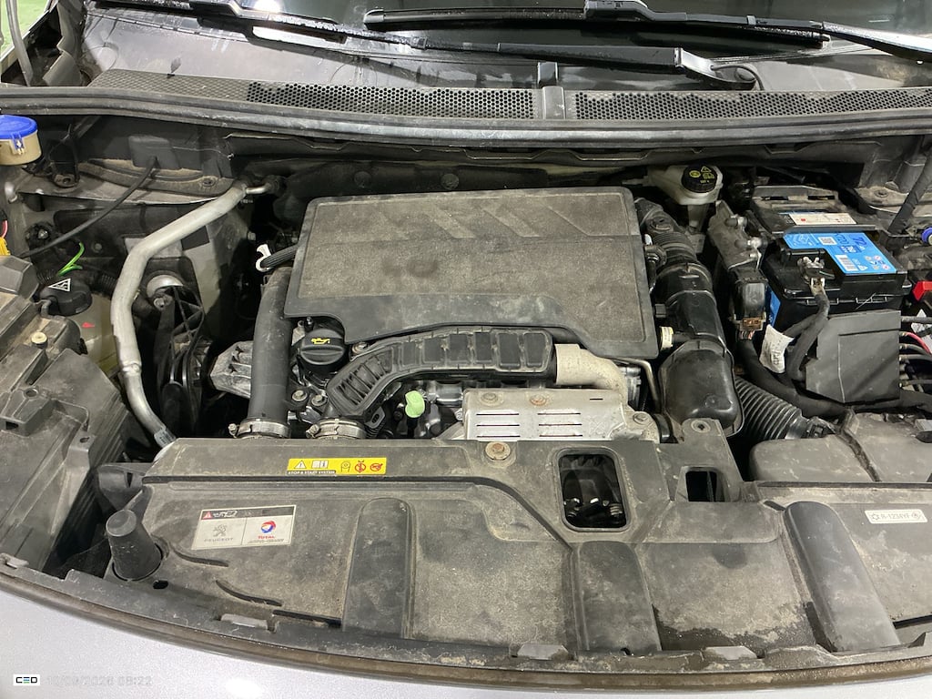 PEUGEOT 3008 1.2 PURETECH 96KW S&amp;S GT photo
