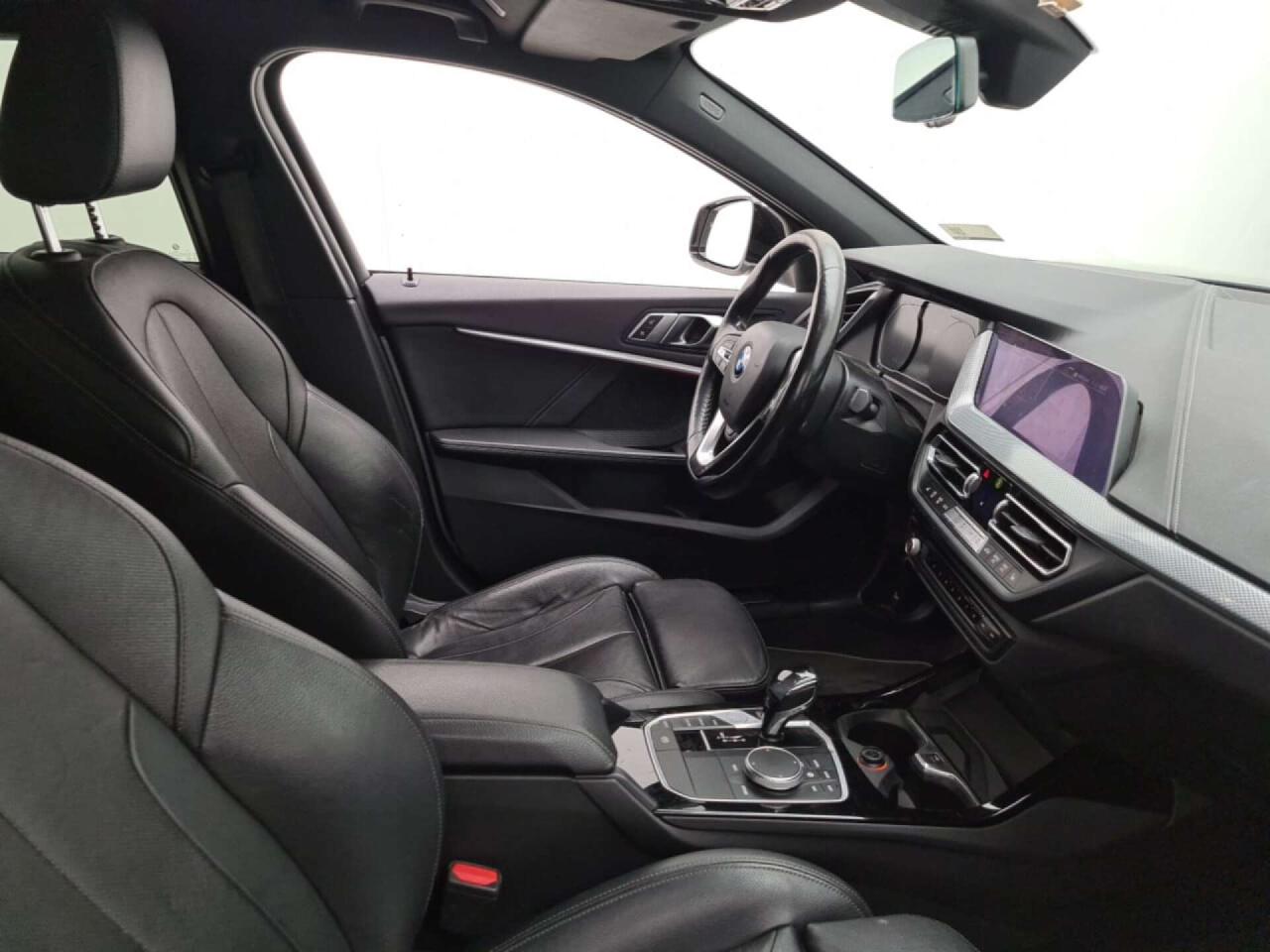 BMW 1-serie 120d Executive AUT. photo