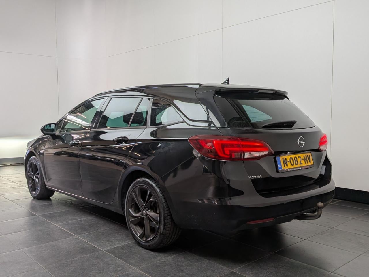 OPEL ASTRA SPORTS TOURER 1.2 Bns Elegance photo