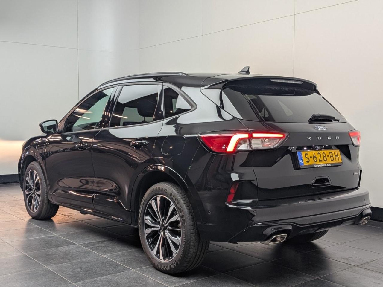 FORD Kuga 2.5 PHEV ST-Line photo