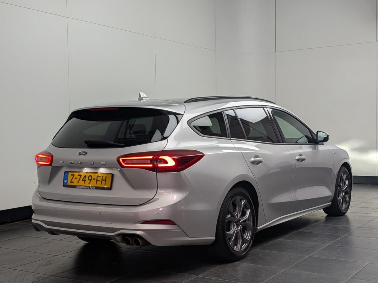 FORD Focus wagon 1.0 EBH ST Line photo