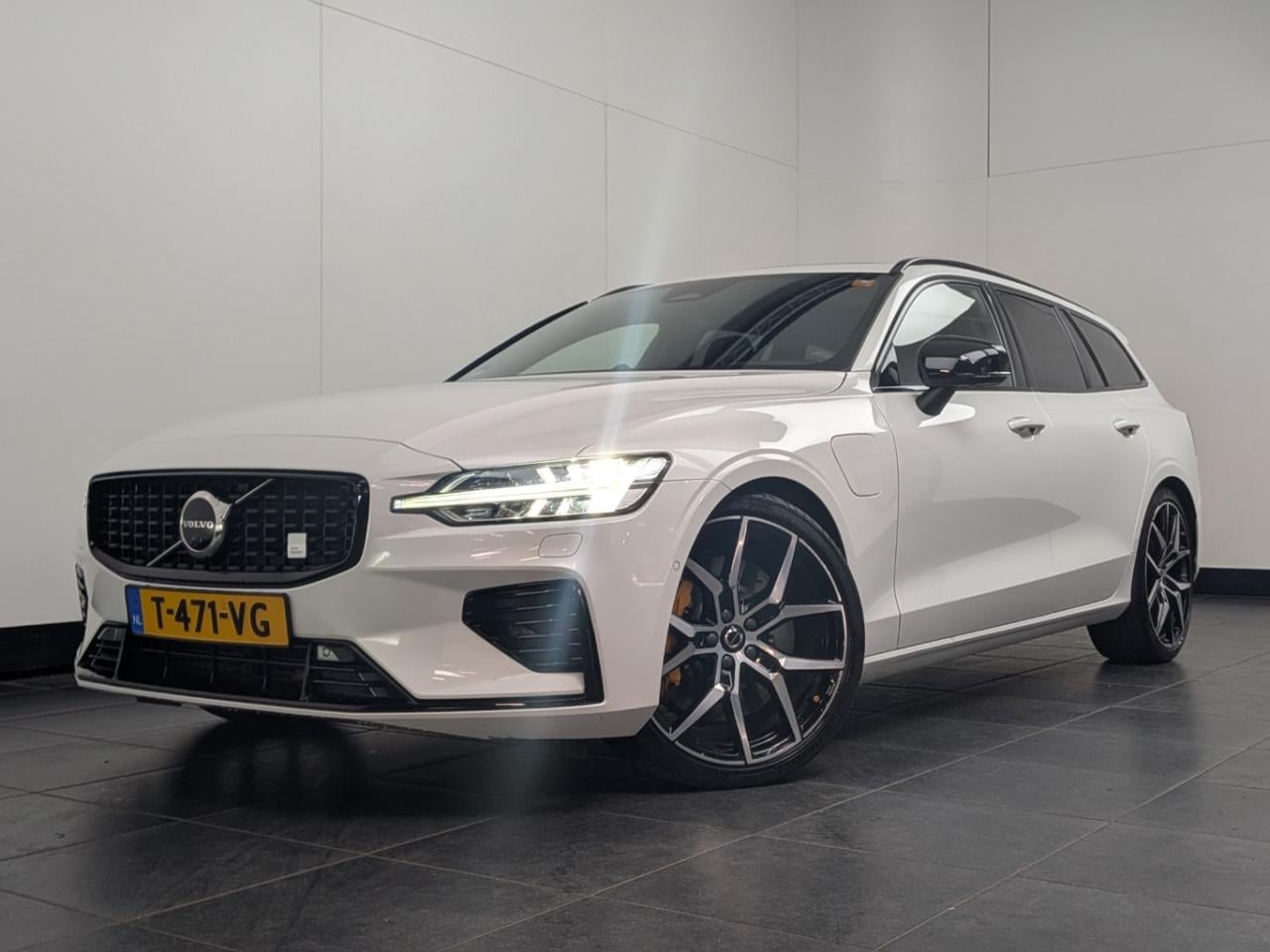 VOLVO V60 2.0 T8 AWD PstrEn