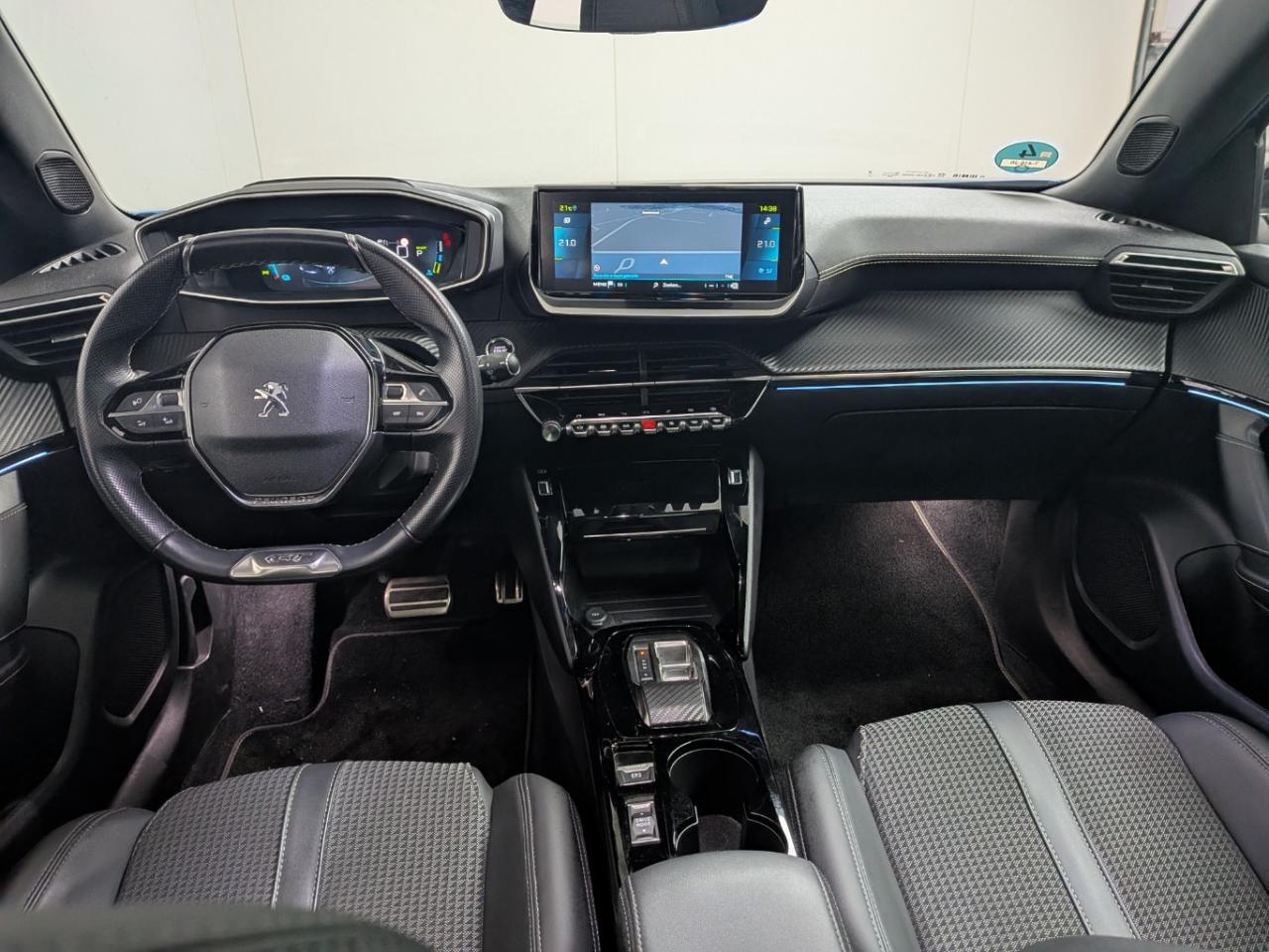 PEUGEOT e-2008 EV GT 50 kWh photo