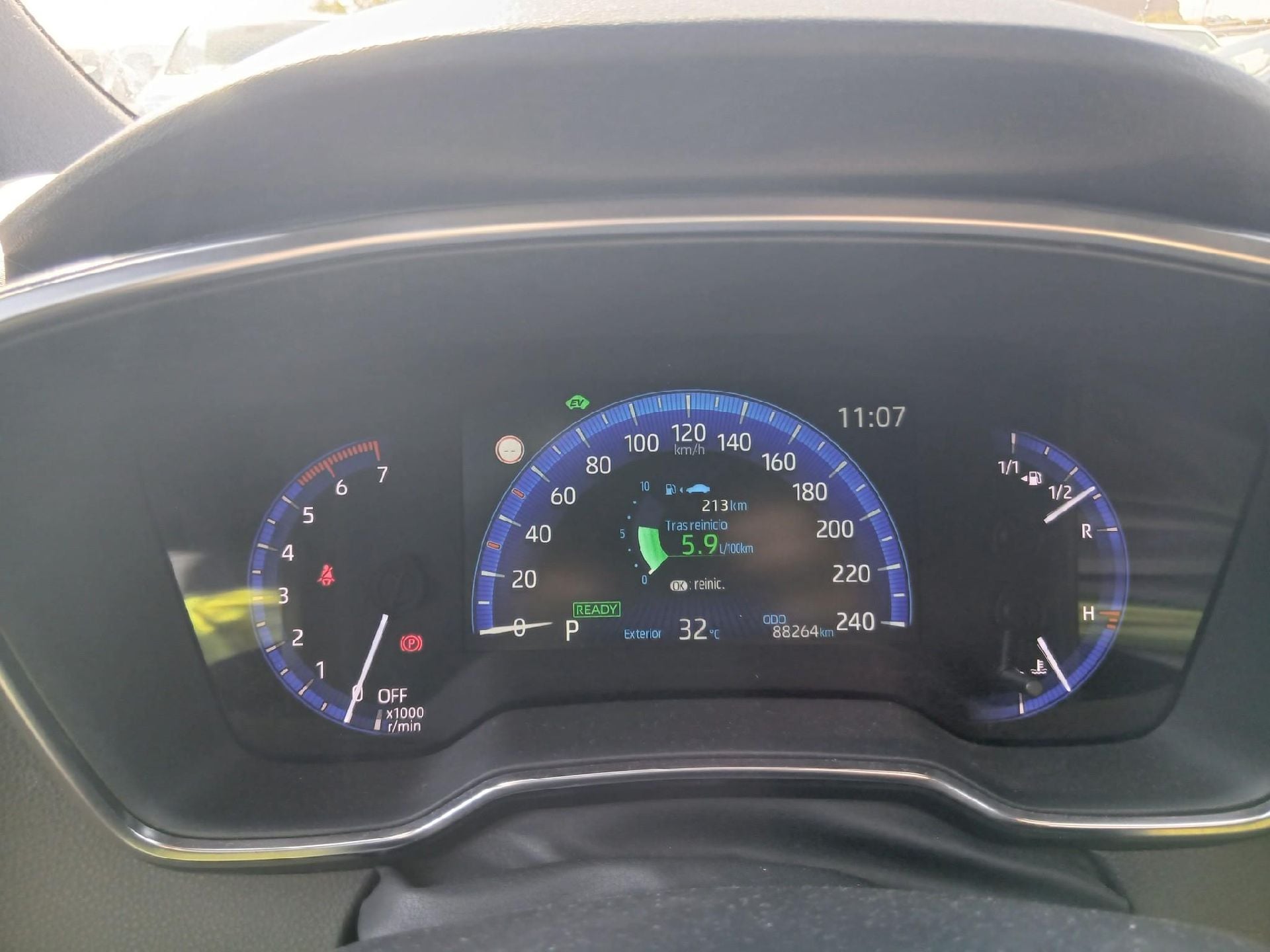 TOYOTA Corolla1.8 125H ACTIVE TECH E-CVT photo