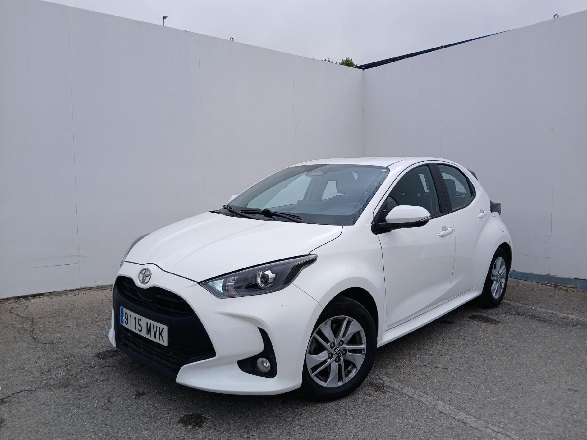 TOYOTA YARIS 1.5 120H Business Plus