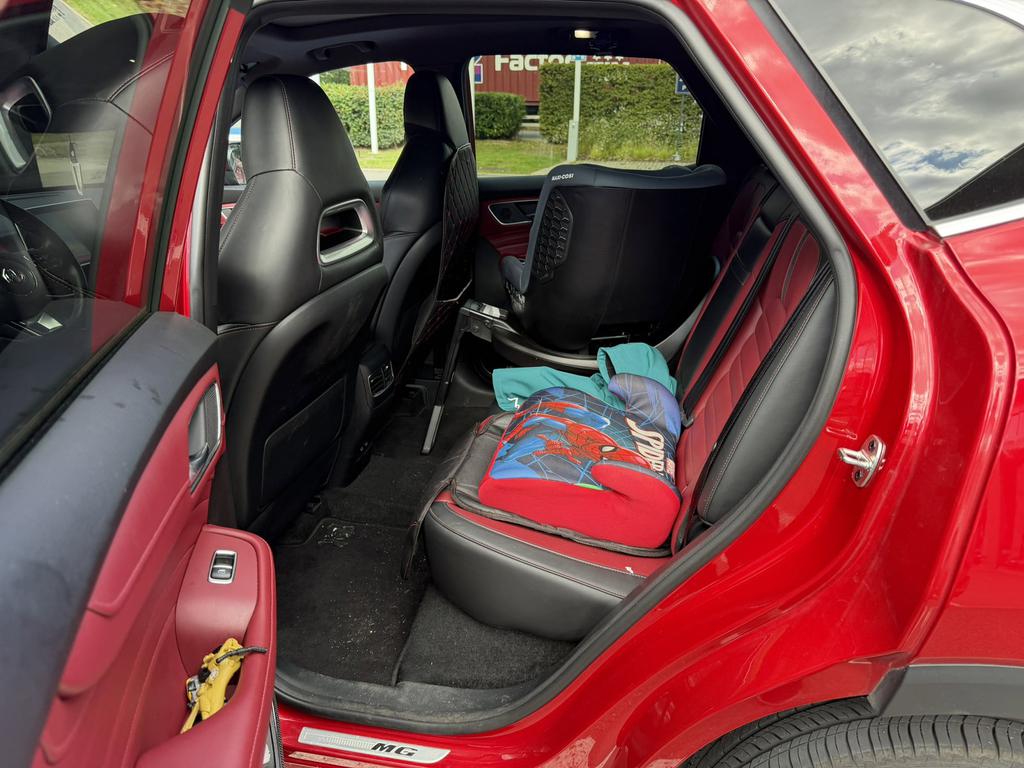 MG HS PHEV 1.5 Turbo Luxury (249 kW) photo