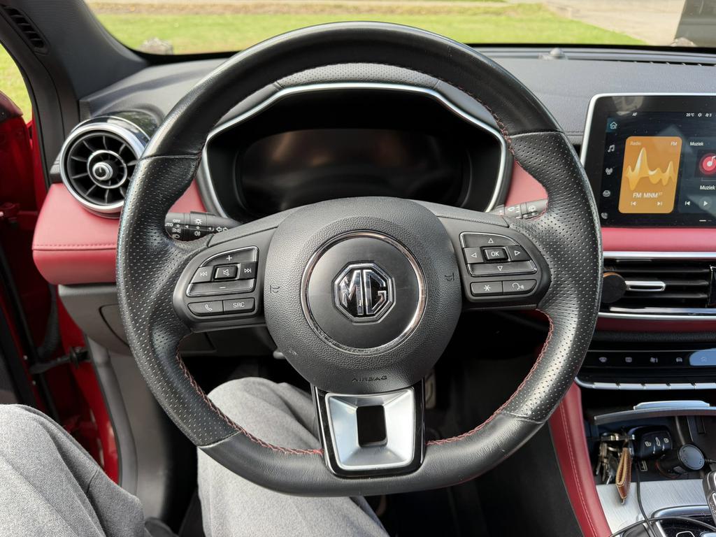 MG HS PHEV 1.5 Turbo Luxury (249 kW) photo