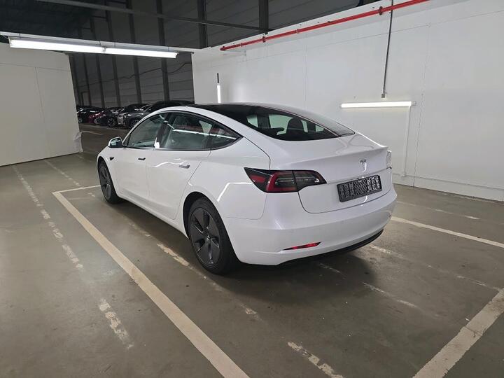 Tesla Model 3 Model 3 Standard RWD Plus 239kW/325pk  4D/P Auto-1 photo