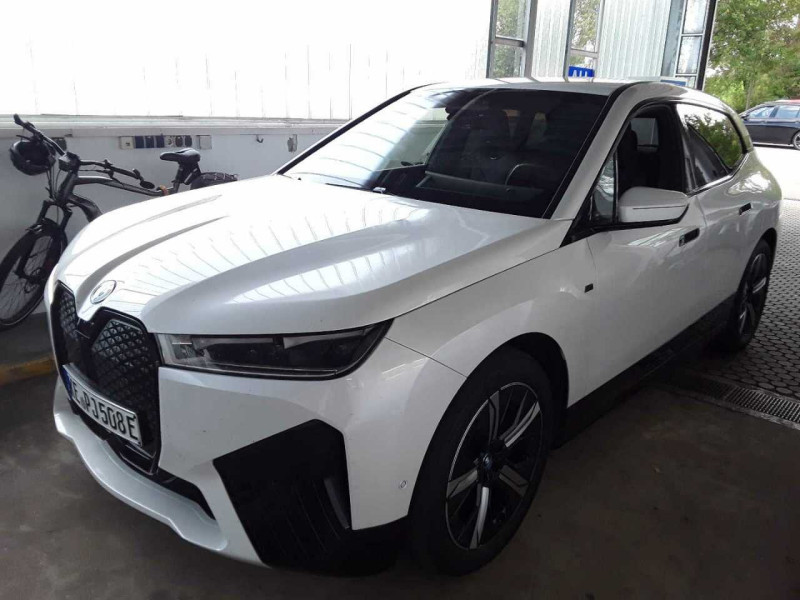 BMW iX 