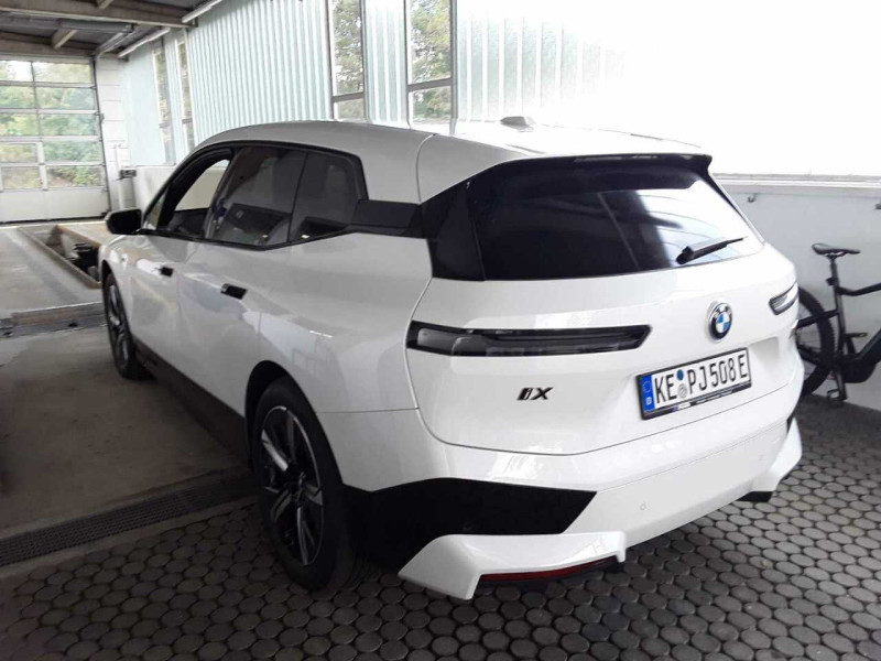 BMW iX  photo