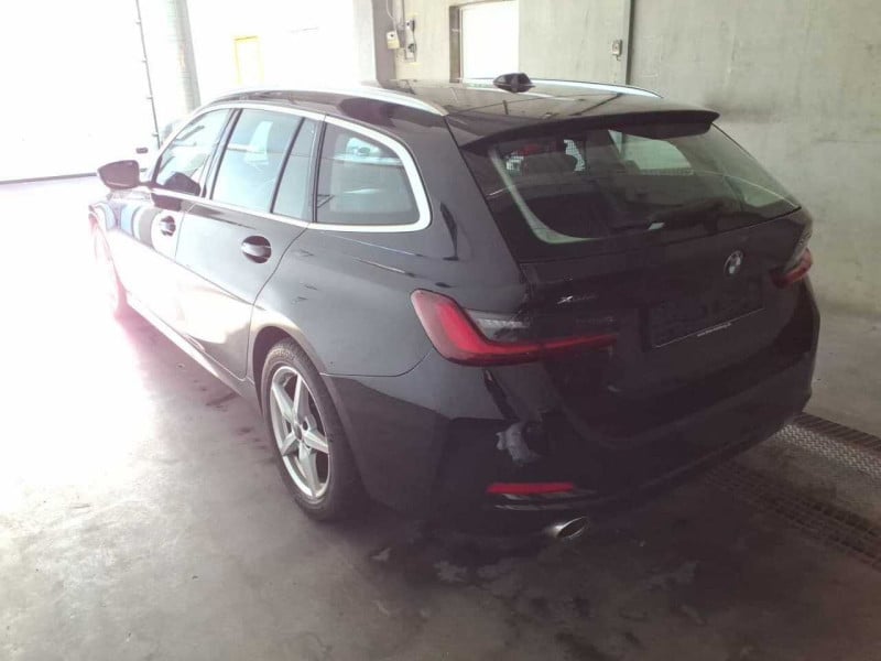 BMW 320d  photo