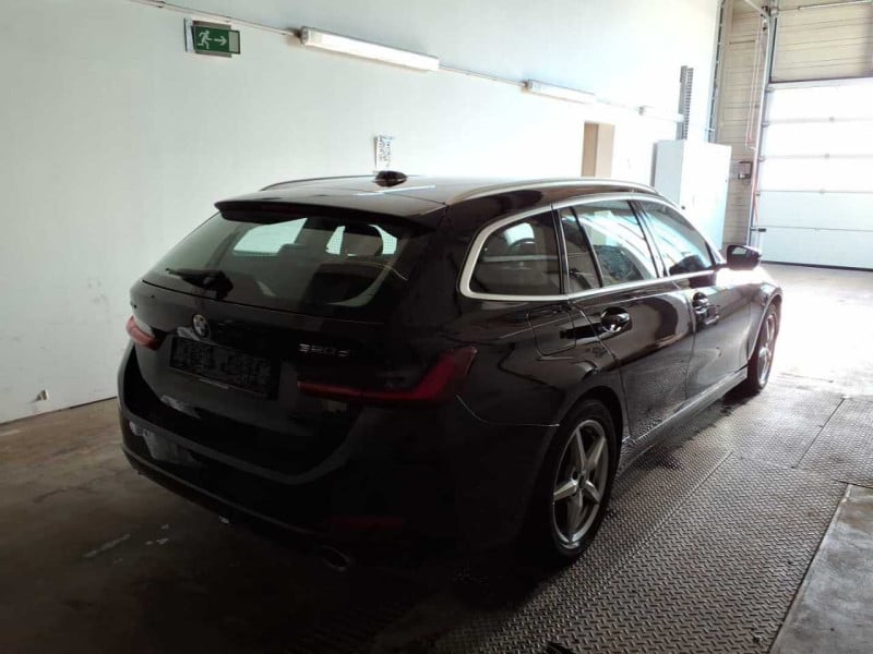 BMW 320d  photo