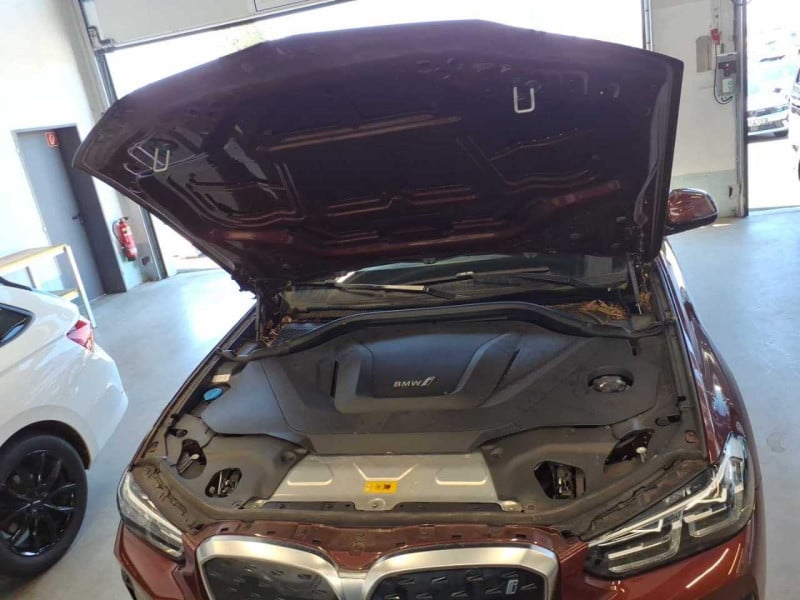 BMW iX3  photo