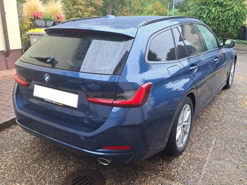 BMW 318d  photo