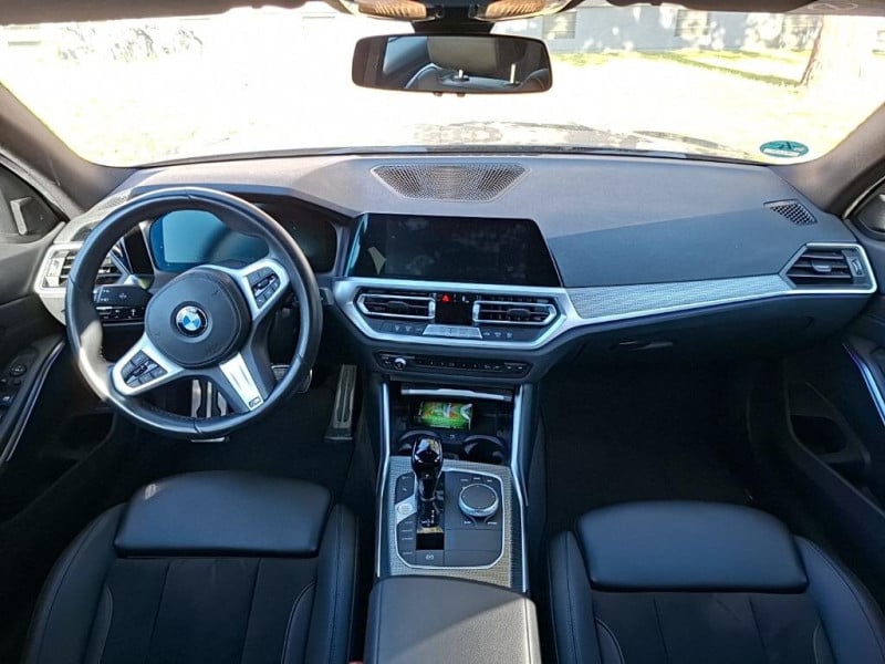 BMW 318d  photo