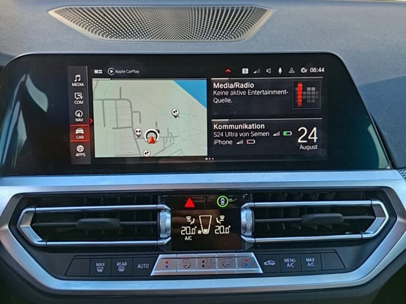 BMW 318d  photo