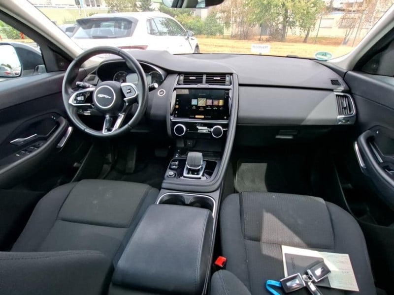 Jaguar E-PACE photo