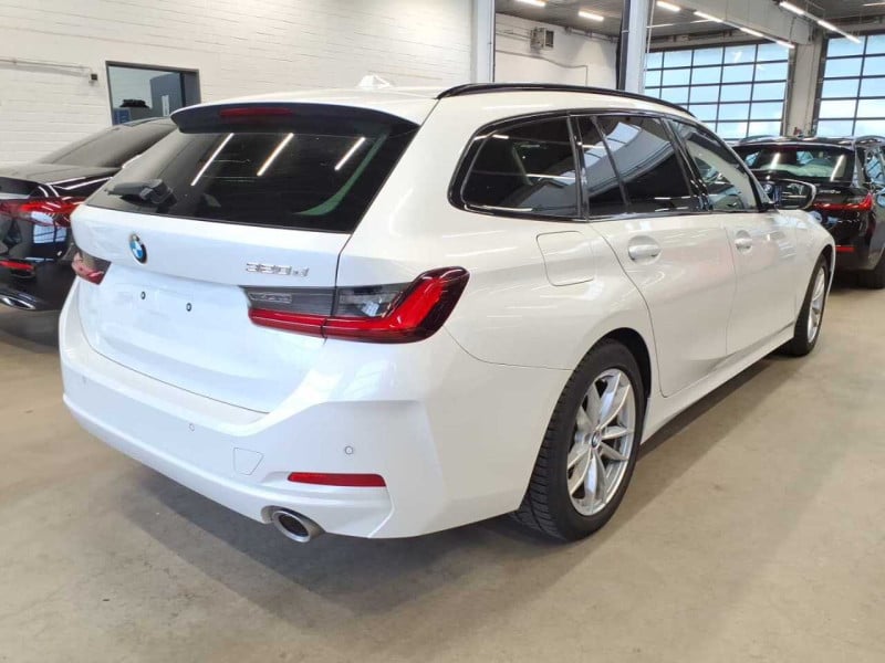 BMW 320d  photo