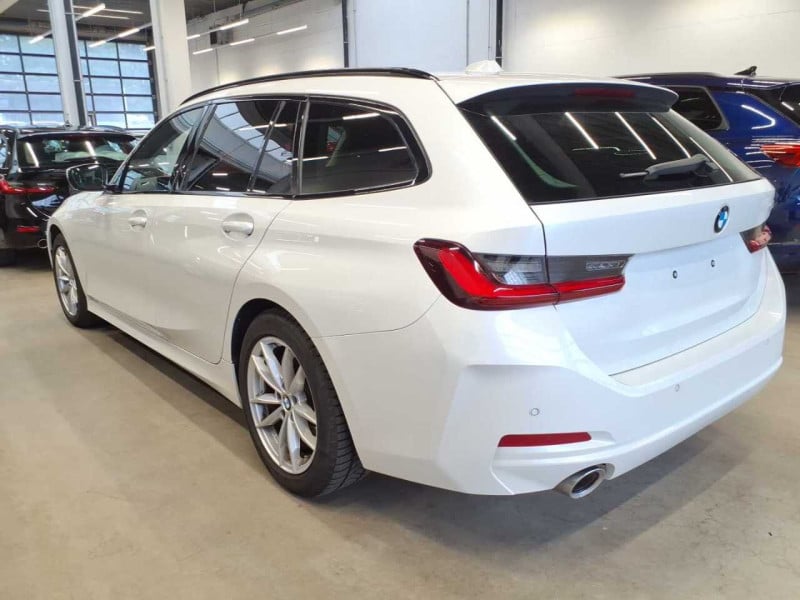 BMW 320d  photo