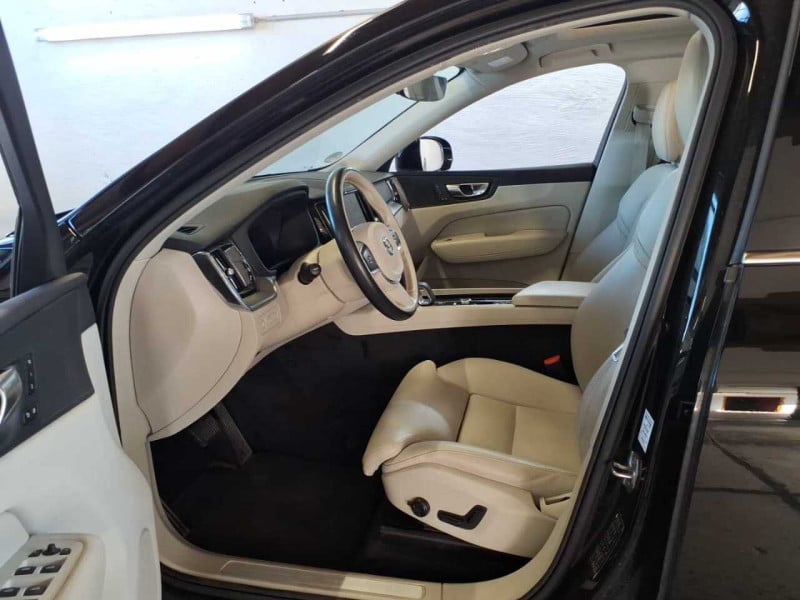 Volvo XC60 photo