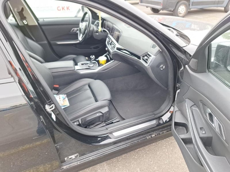 BMW 318d  photo