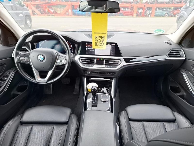 BMW 318d  photo