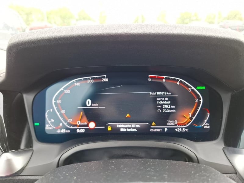 BMW 318d  photo