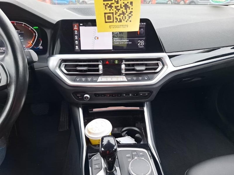 BMW 318d  photo