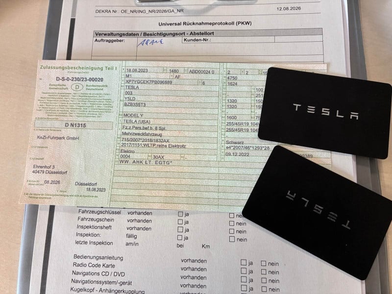 TESLA Model Y 