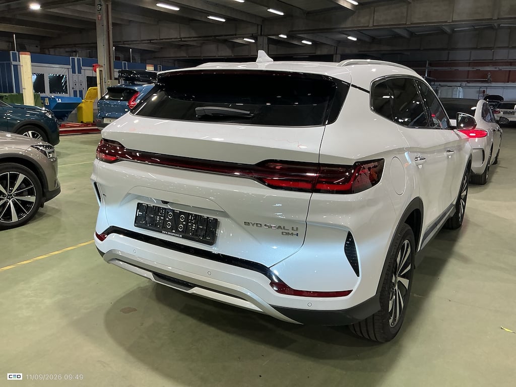 BYD SEAL U DM-I 1.5T DM-I PHEV DESIGN 4WD AUTO photo
