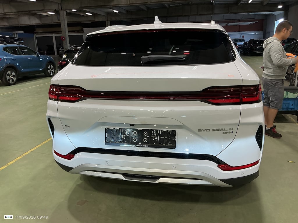 BYD SEAL U DM-I 1.5T DM-I PHEV DESIGN 4WD AUTO photo