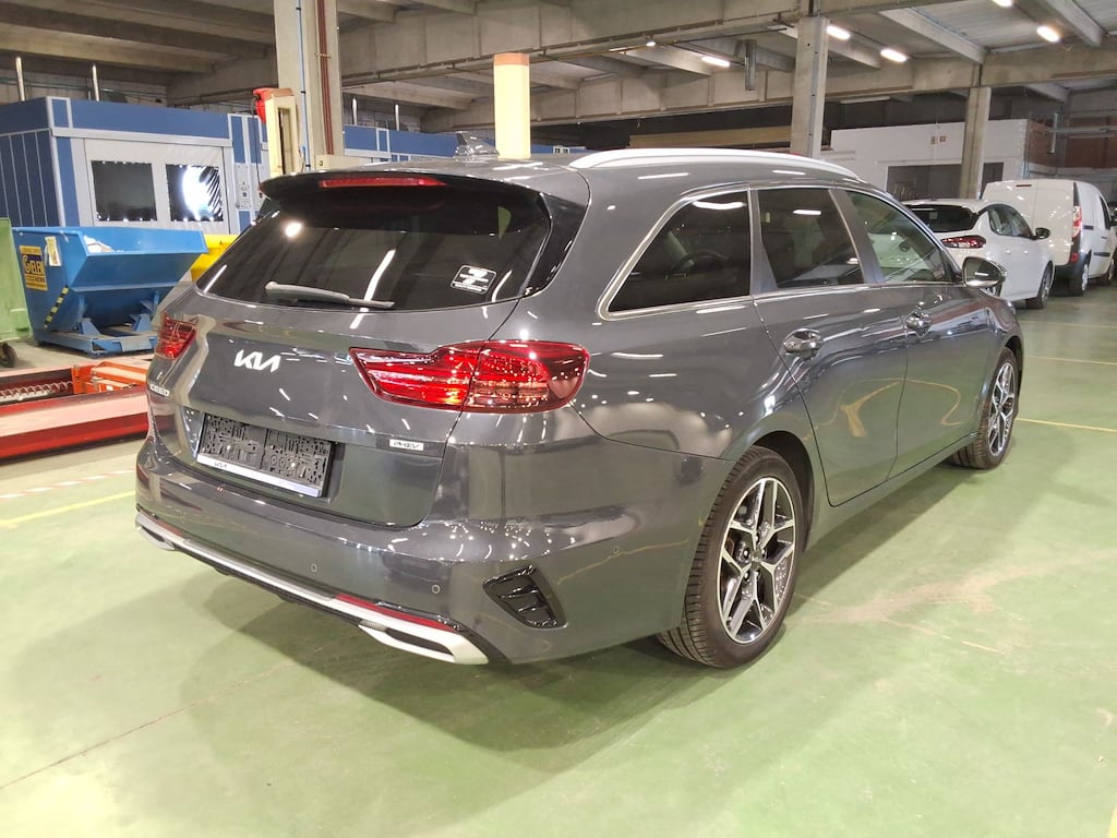 KIA CEE'D SPORTSWAGON 1.6 GDI PHEV BUSINESS LINE DCT photo