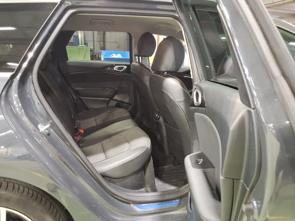 KIA CEE'D SPORTSWAGON 1.6 GDI PHEV BUSINESS LINE DCT photo