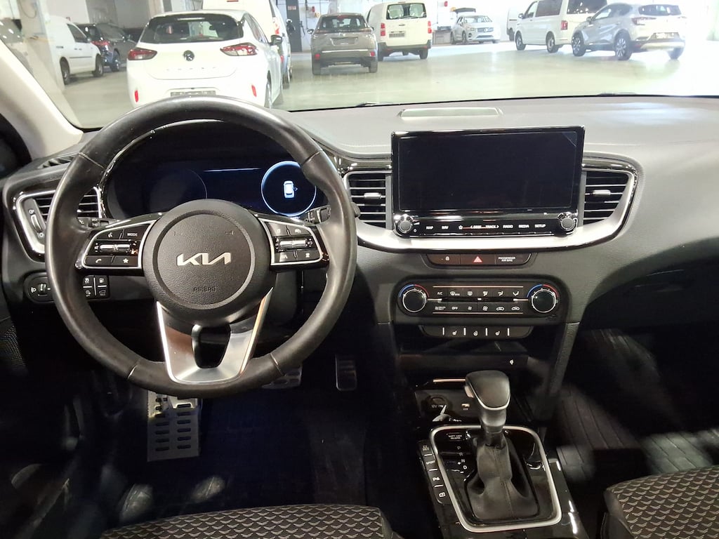 KIA CEE'D SPORTSWAGON 1.6 GDI PHEV BUSINESS LINE DCT photo