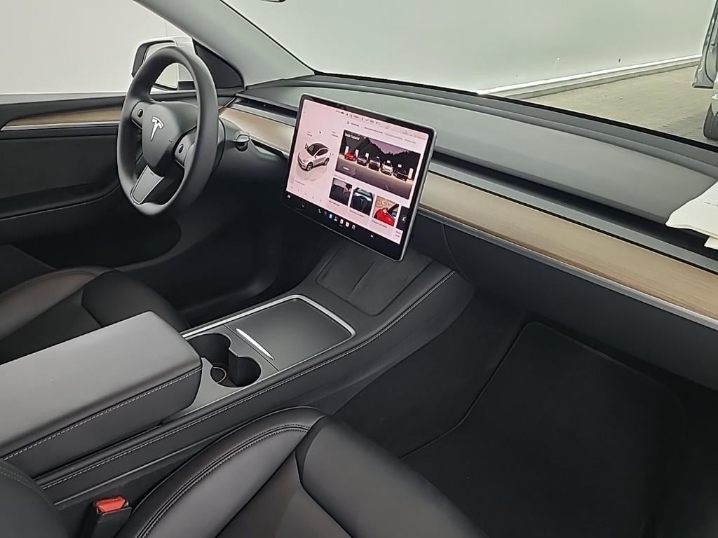 Tesla Model Y Long Range Dual Motor AWD 5D 378kW photo