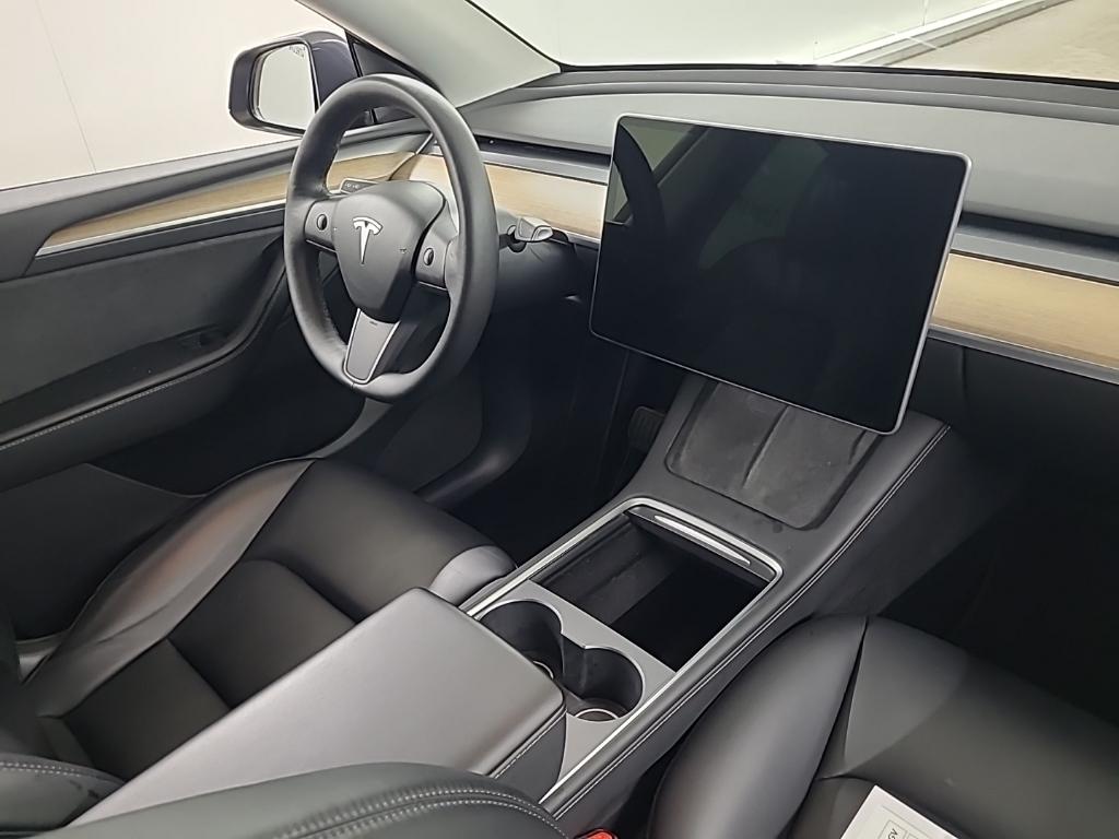 Tesla Model Y Long Range Dual Motor AWD 5D 350kW photo