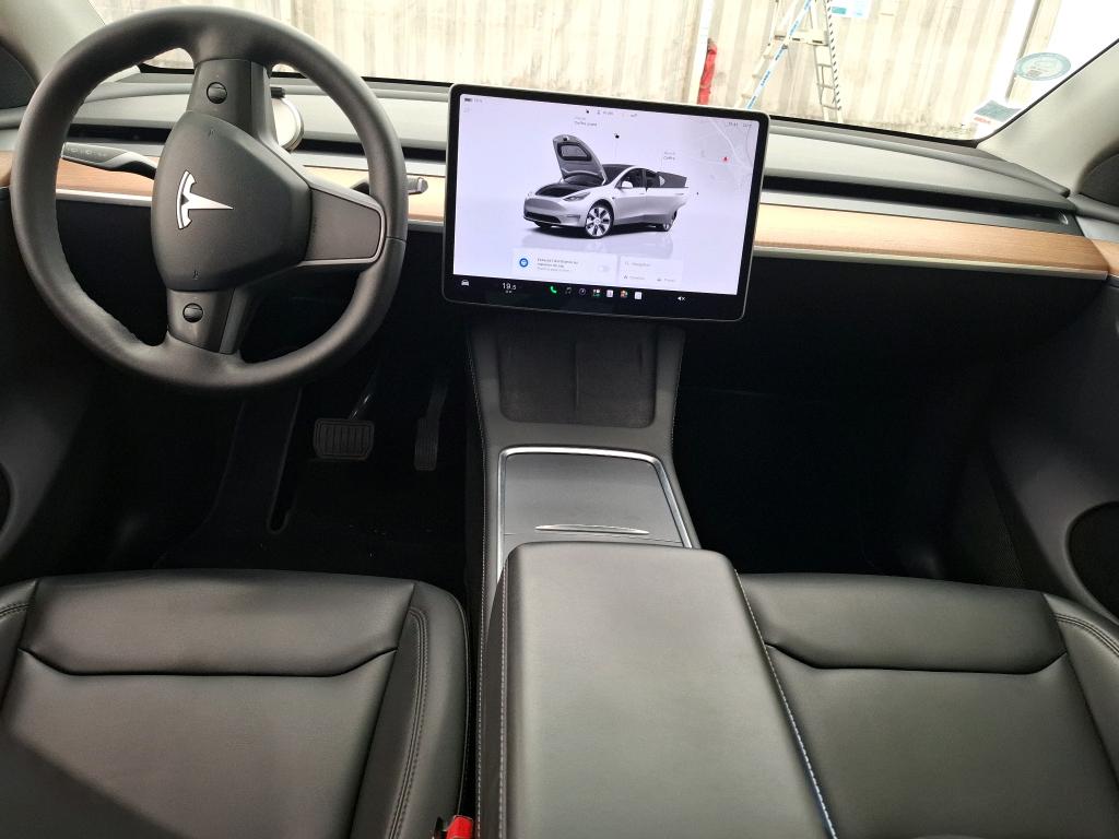 TESLA Model Y / 2020 / 5P / SUV Long Range Dual Motor AWD photo