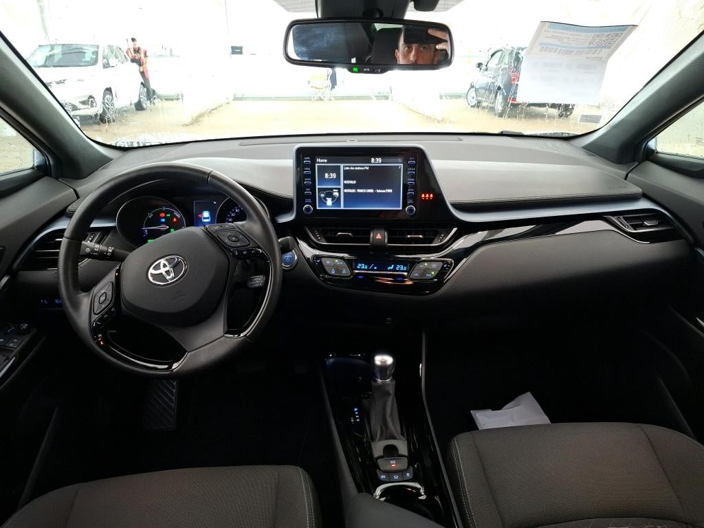 TOYOTA C-HR / 2016 / 5P / SUV 2.0 Hybride 184 Design photo