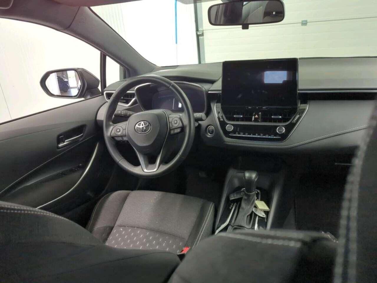 TOYOTA Corolla Touring Sports Hybrid 140 Active photo