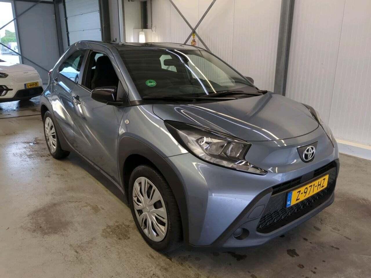 TOYOTA Aygo X 1.0 VVT-i MT Play photo