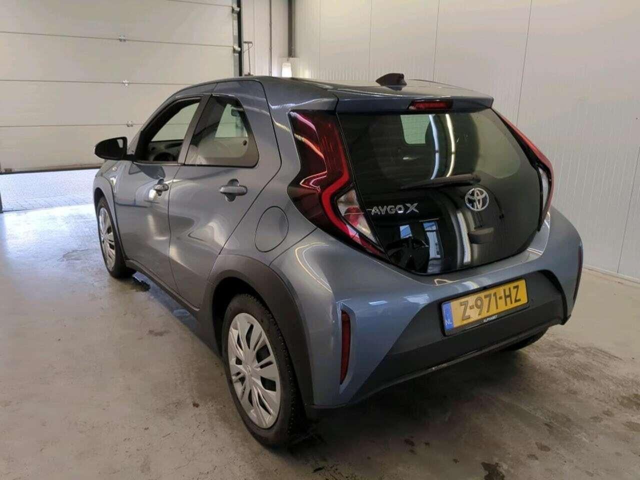 TOYOTA Aygo X 1.0 VVT-i MT Play photo