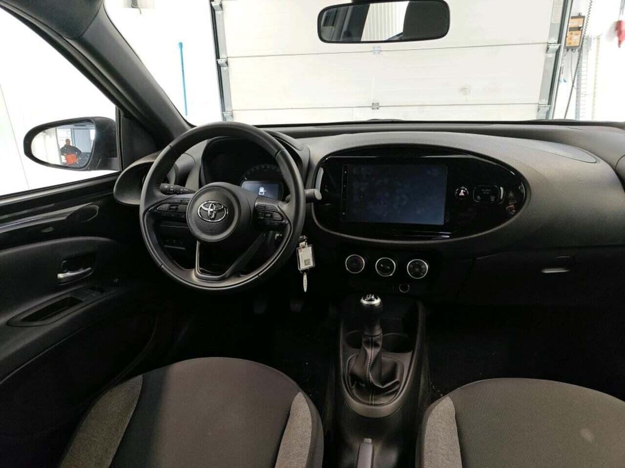 TOYOTA Aygo X 1.0 VVT-i MT Play photo
