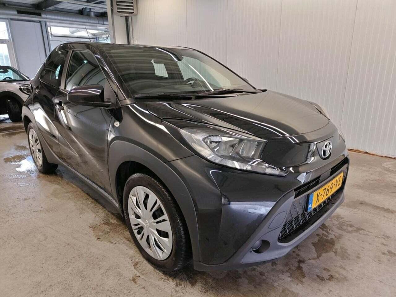 TOYOTA Aygo X 1.0 VVT-i MT Play photo