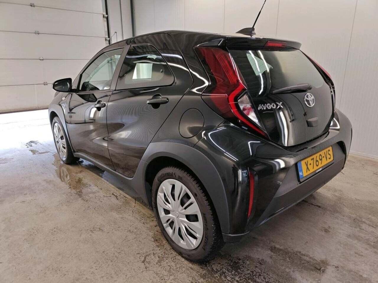 TOYOTA Aygo X 1.0 VVT-i MT Play photo
