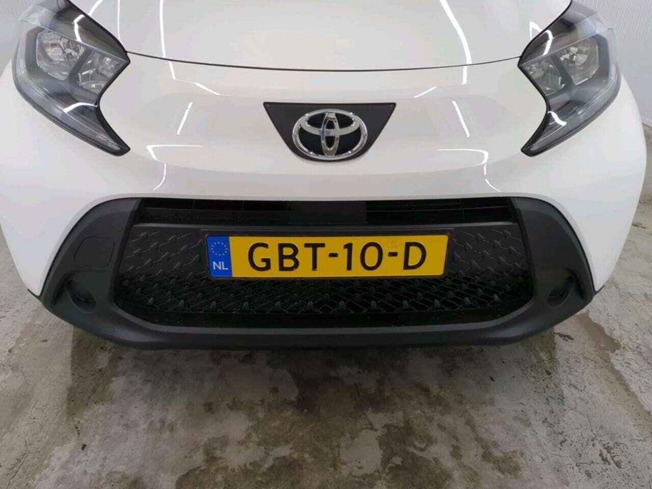 TOYOTA Aygo X 1.0 VVT-i MT Premium photo